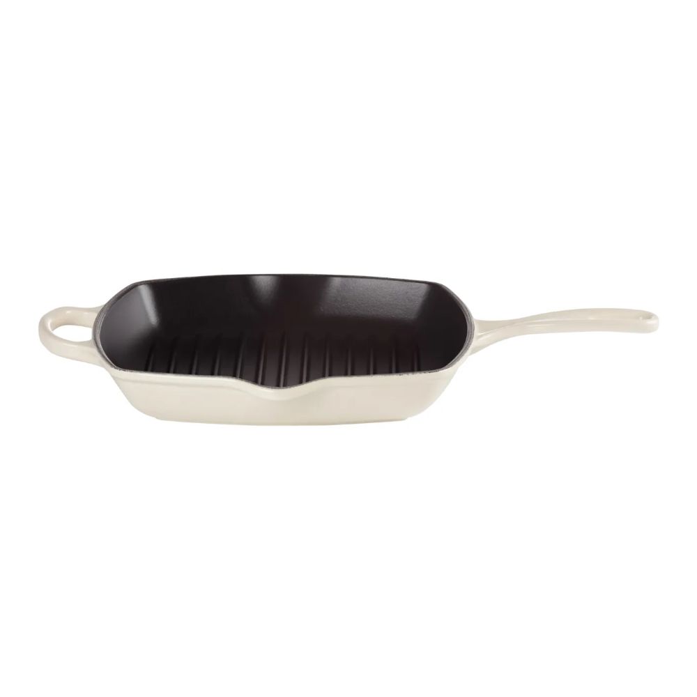 Kvadratisk grillpanna i gjutjärn från Le Creuset Signature i färgen meringue på 26 cm.
