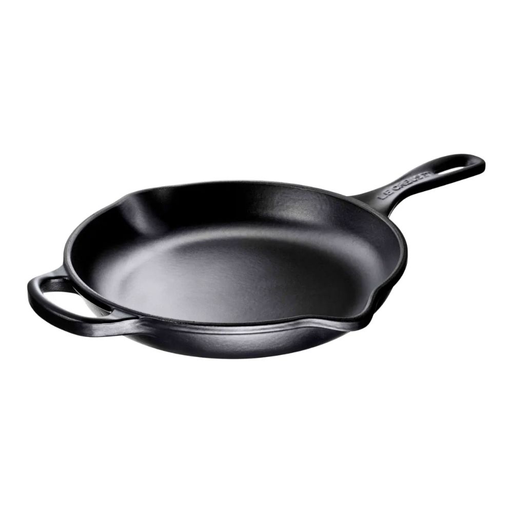 Gjutjärnspanna från Le Creuset Signature i färgen matte black på 20 cm.