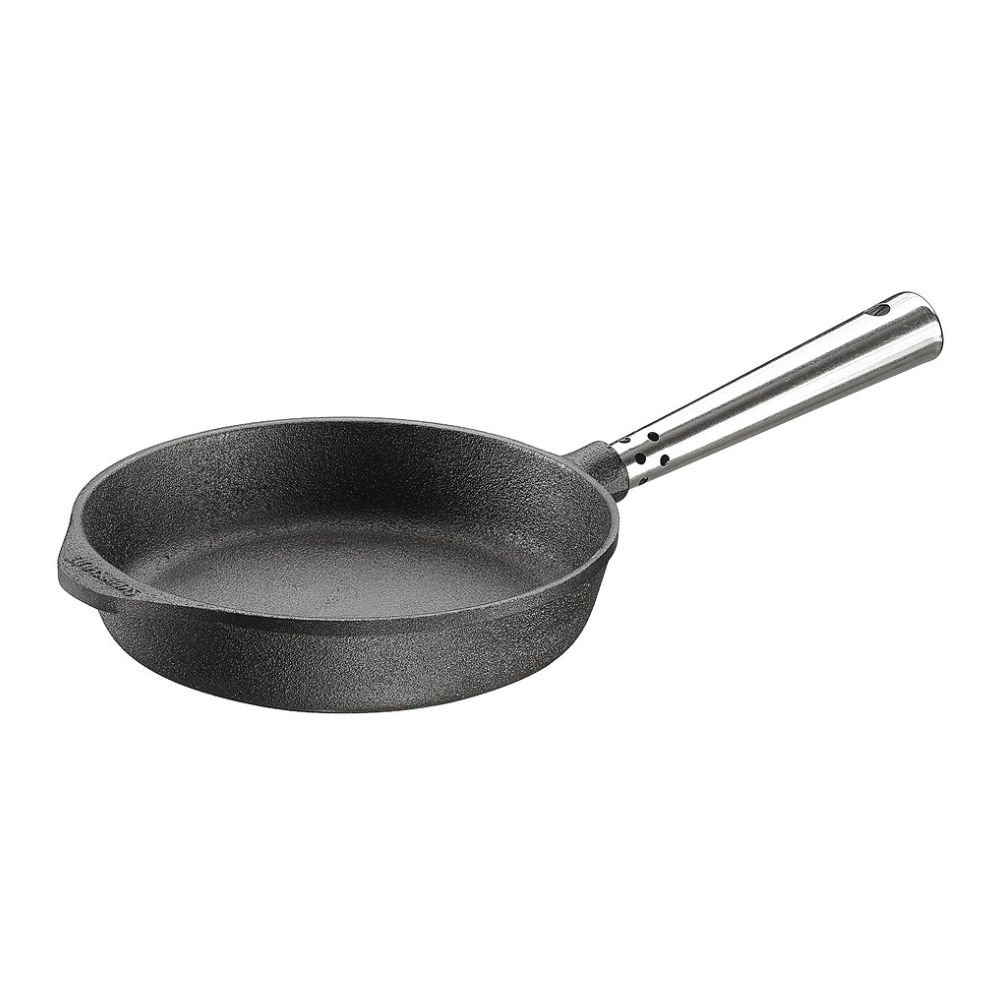 Traktörpanna i gjutjärn från Skeppshult Professional med stålhandtag på 20 cm.