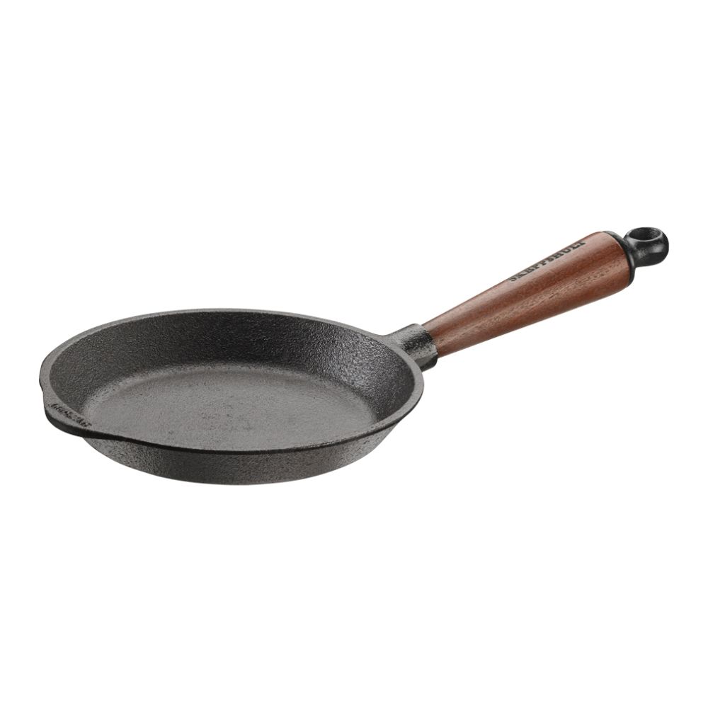 Stekpanna i gjutjärn från Skeppshult Traditional med trähandtag på 18 cm.