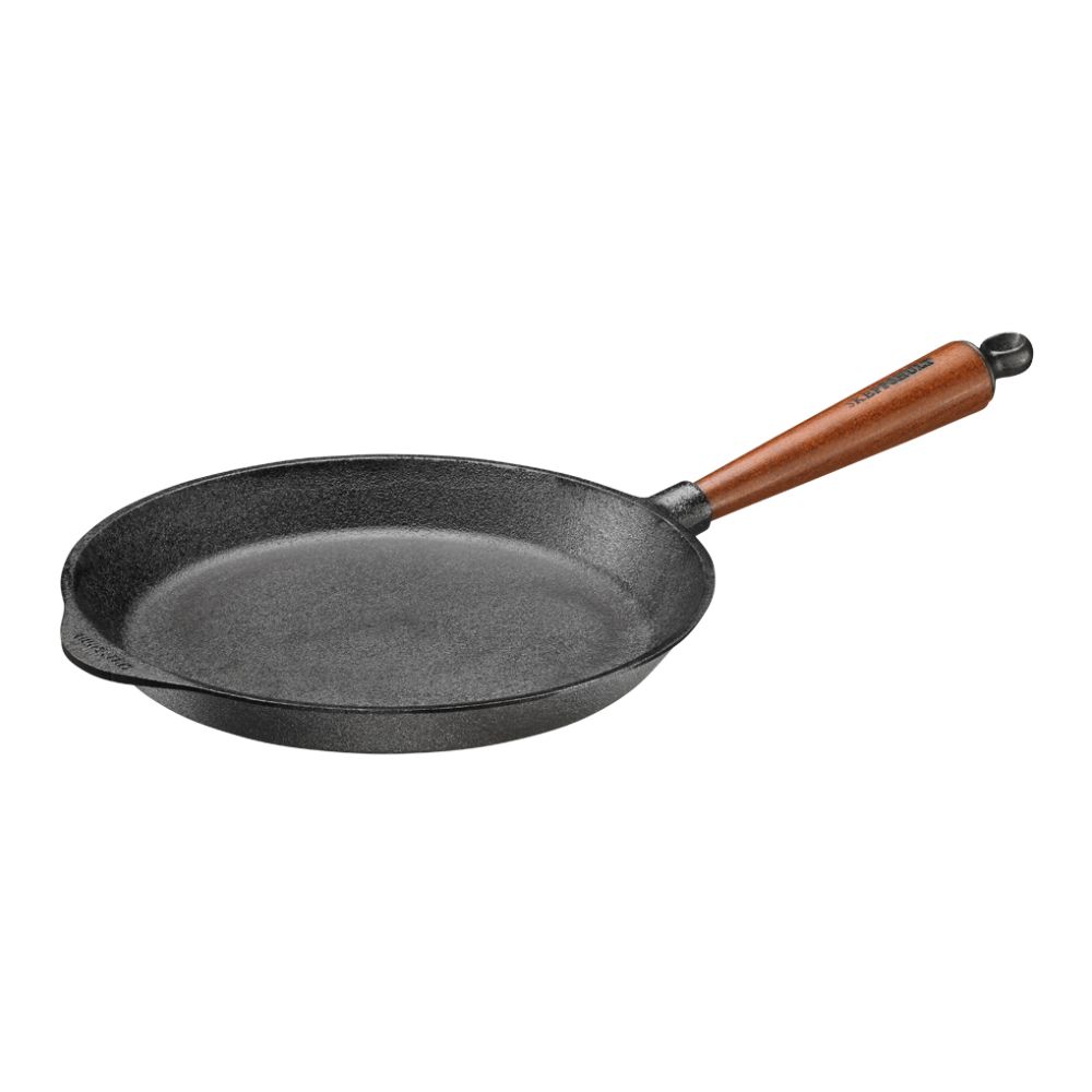 Stekpanna i gjutjärn från Skeppshult Traditional med trähandtag på 26 cm.