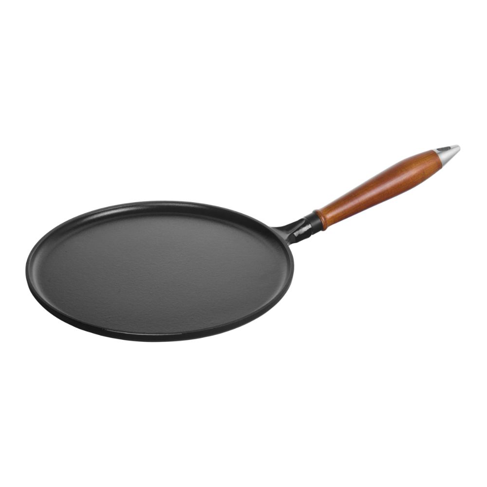 Pannkakspanna i gjutjärn med trähandtag från Staub Vintage på 28 cm.